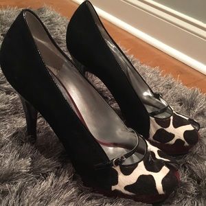 GUESS peep-toe, b&w pony-hair and black suede, red